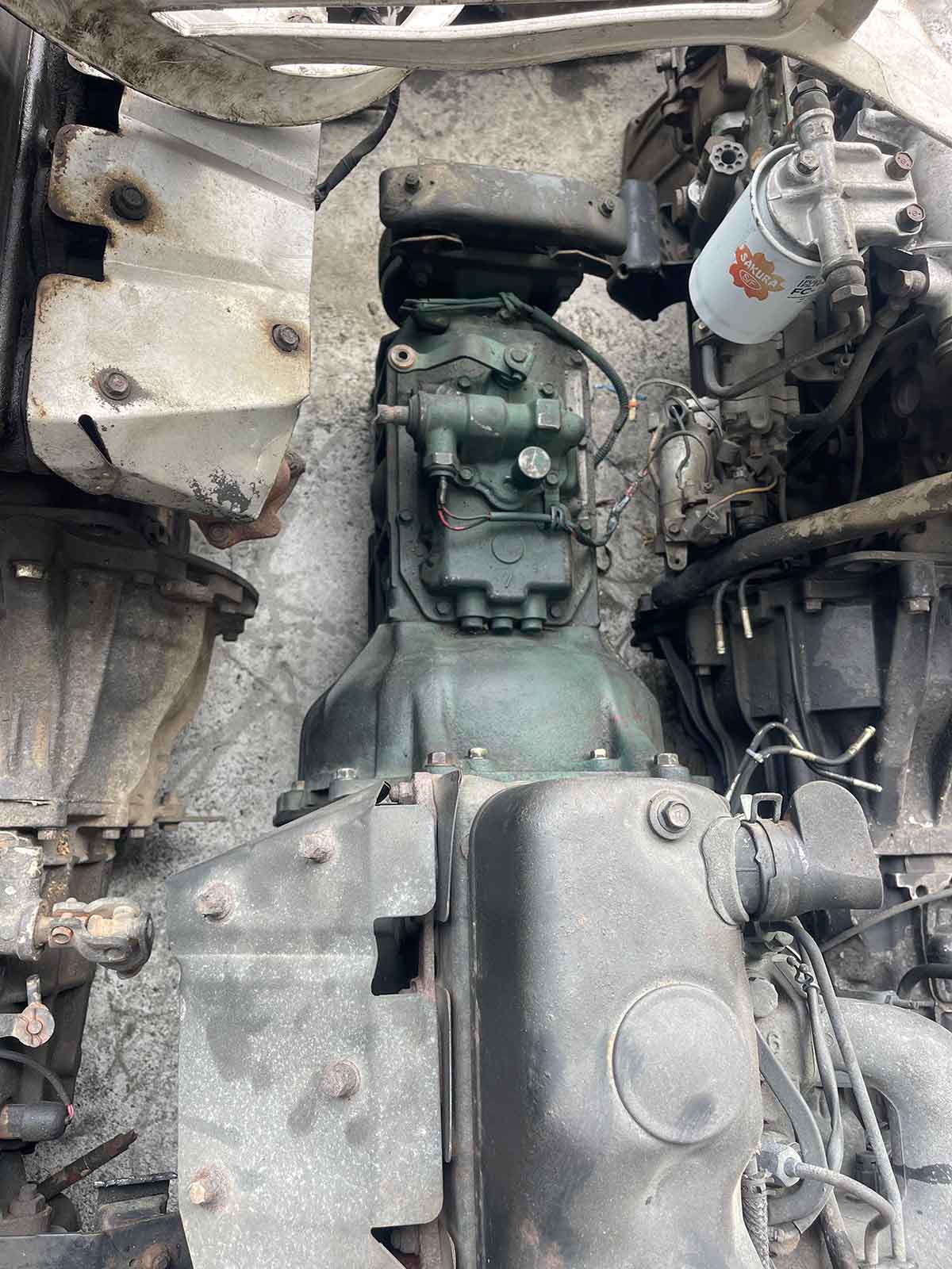 Mitsubishi 4D33 Engine and transmission used 