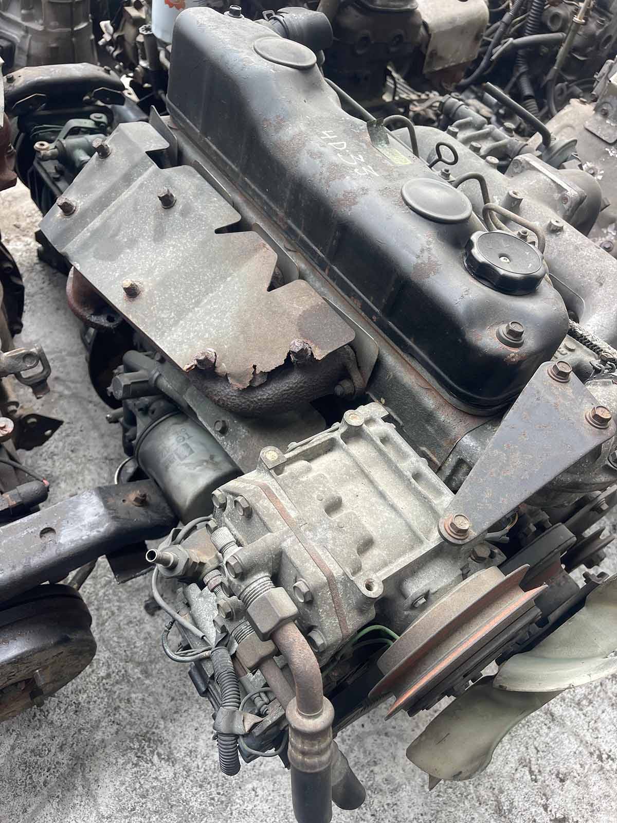 Mitsubishi 4D33 Engine and transmission used 