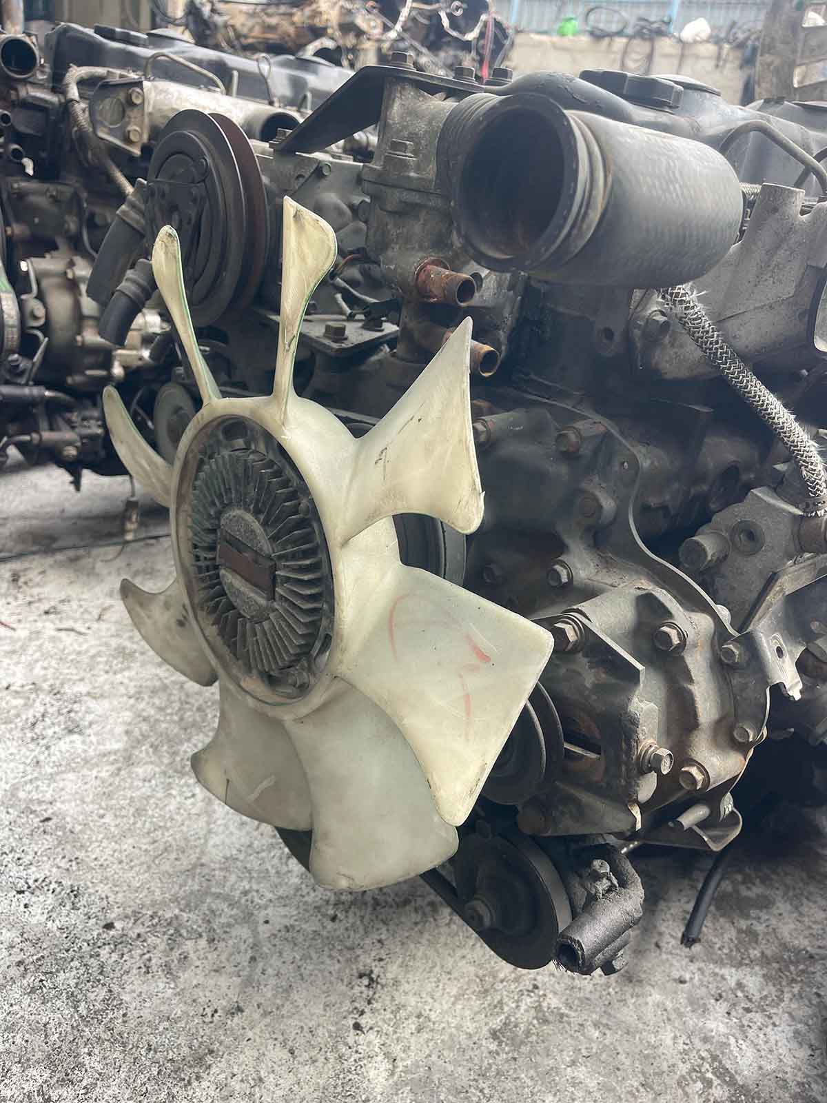 Mitsubishi 4D33 Engine and transmission used 